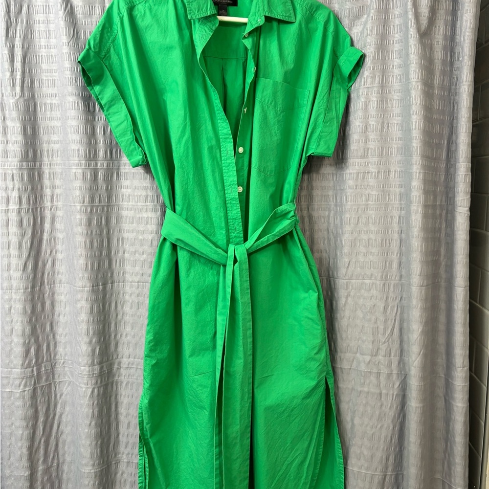 Banana Republic, green shirt dress, belt and slits on the sides. 100% cotton